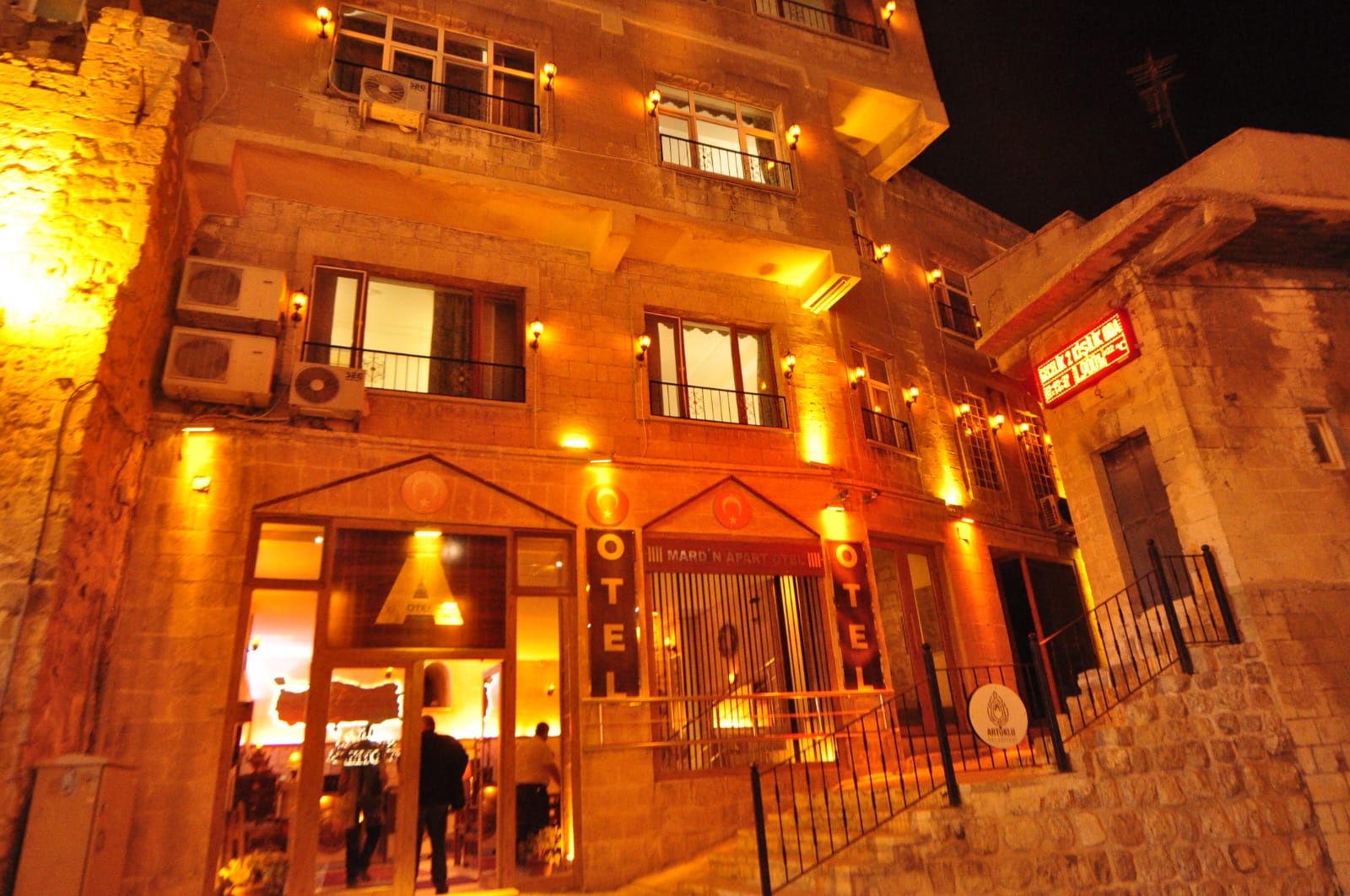 Geçmişin İzinde